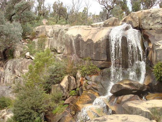 Wasserfall...für Australien sogar relativ viel Wasser...