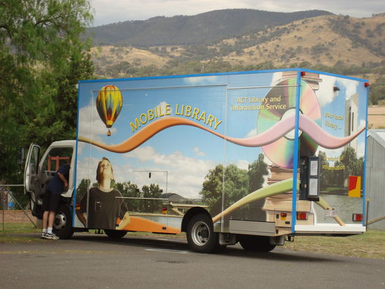 Auch die Bücherei is hier mobil