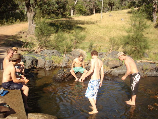 doch schon bald entdeckt man(n) trübe Wolken im Planschparadies...