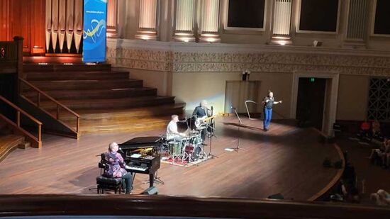 Elton John Musik in der City Hall