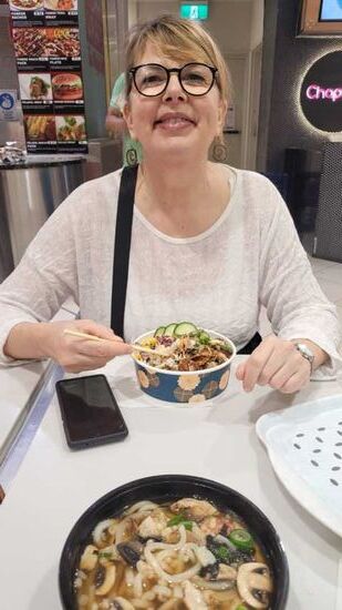 Lecker und preiswertes Essen in der Foodcourt. Selbstgemachte Udon Nudeln, einfach nur lecker!