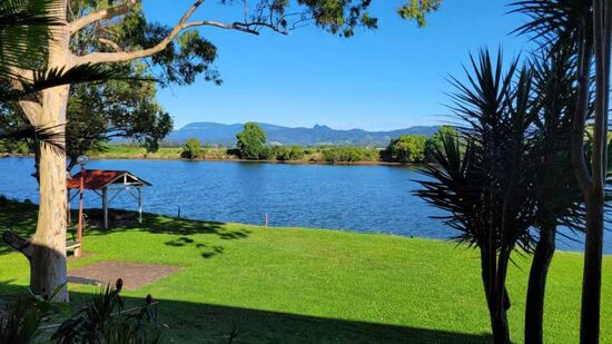 Blick auf den Tweed River und die Range