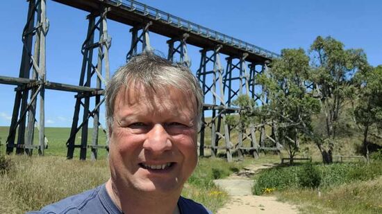 Schöne alte Holzbrücke gefunden auf dem Weg nach Melbourne