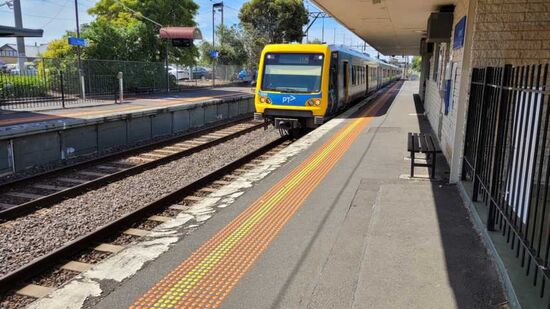 Ich habe erstmal das Auto abgegeben und bin mit der Bahn ins Zentrum zum Hotel zurückgefahren.