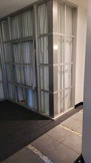 Das sind unsere Außenfenster im Treppenhaus