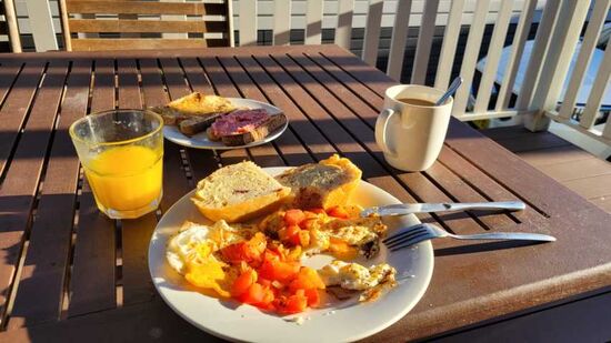 Mein Frühstück und warten auf Dani.