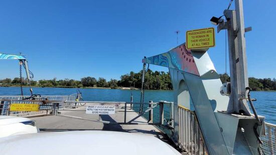 Fähre über den Clarence River