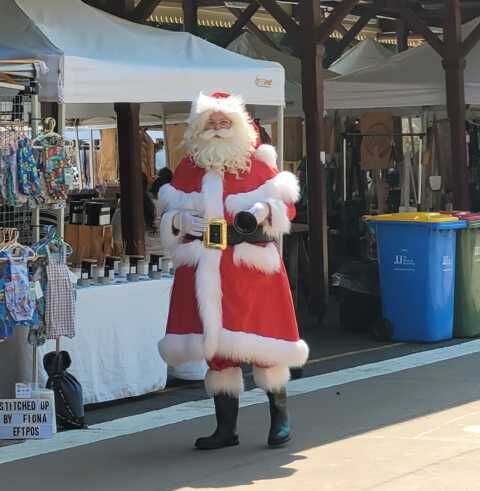 Weihnachtstimmung bei 30 Grad im Dezember.