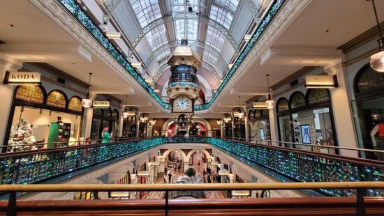 Die berühmte Uhr in der Passage