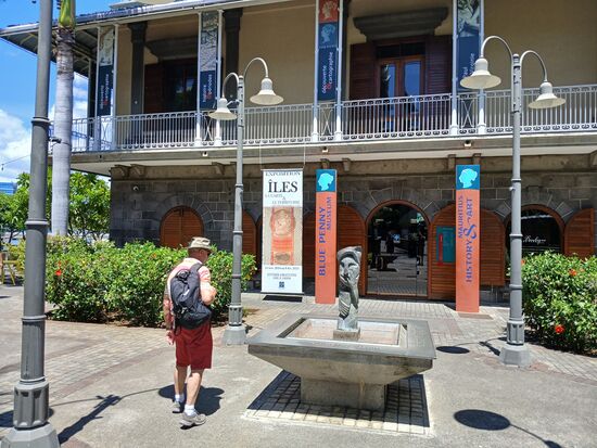 Hier ist die blaue Mauritius ausgestellt.