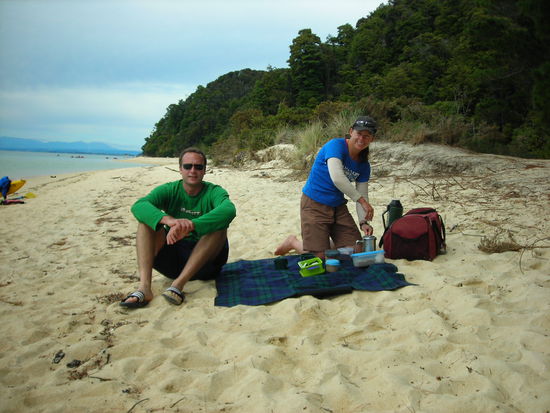 Pause am Strand mit lecker Broten.