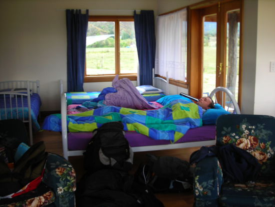 Unsere Betten im Haus. Schläft er noch? Muß wohl!