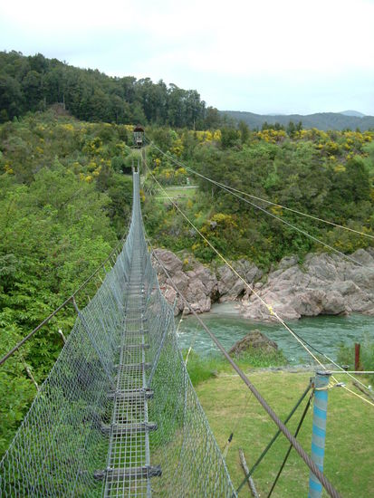 Hänge Brücke auf dem Weg nach Westport