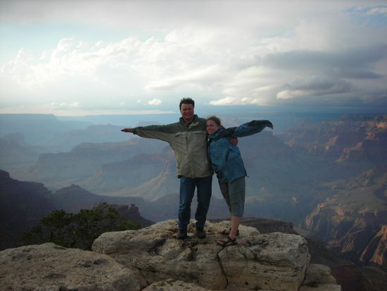 Nicola (Neuseeland) und ich beim Fliegen üben am Grand Canyon (USA)!