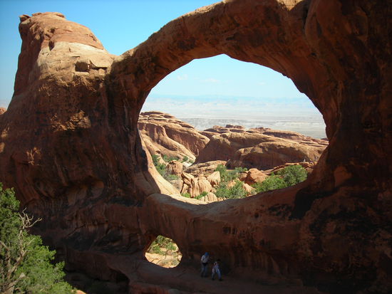 Ein Blick in die Welt: Double-O-Arch. (Arches NP)
