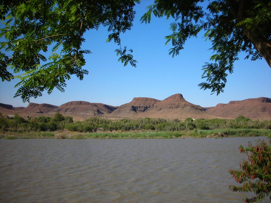 Orange River an der Grenze zu Namibia