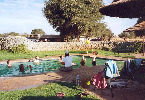 Pool im Zeltlager.