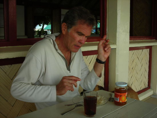 Mein reicher Freund aus Monaco beim Frühstück.