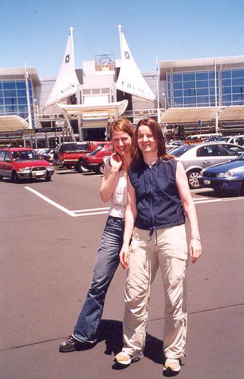 Ankunft von Bianca und Dagmar am Flughafen in Auckland