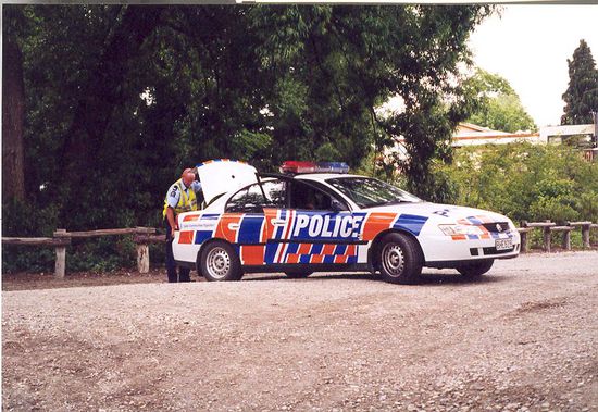 Kein Abschlepphaken am Polizeiauto!