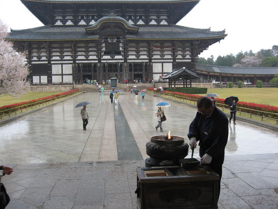 Todaiji-Tempel in Nara! Dort sitzt der groesste Budhha der Welt drin!