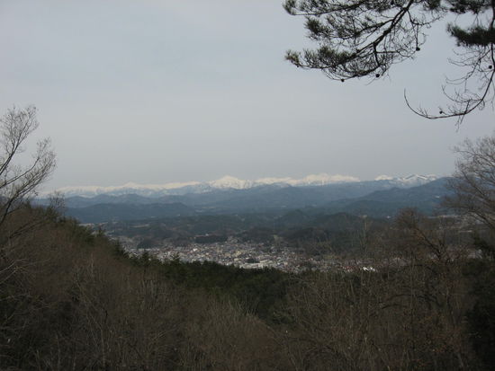 Takayama von Oben mit Blick auf die japanischen Alpen