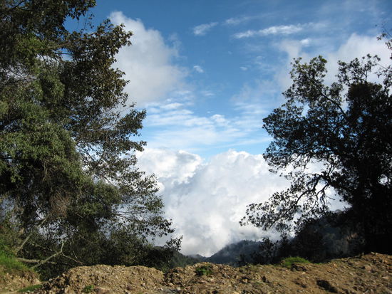 Fahrt über den Wolken