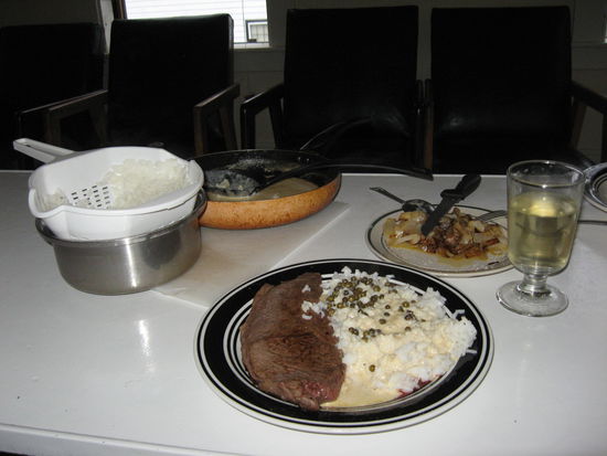 Scharfes angebratenes Steak mit Pfeffersoße