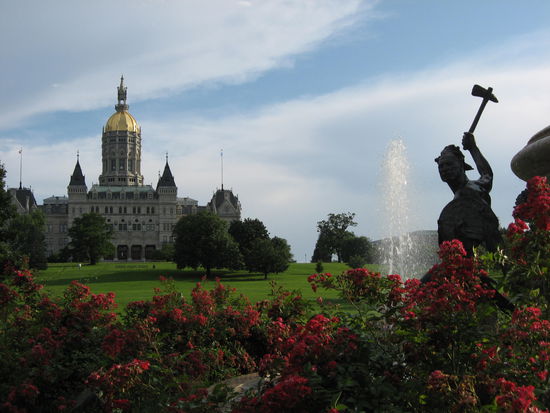 Connecticut State Capitol: Überfall der Indianer