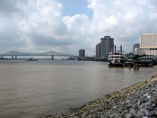 Mississippiufer mit Raddampfer in New Orleans