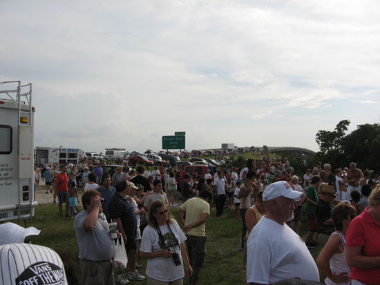 Wartende Menschen auf den Endeavourstart