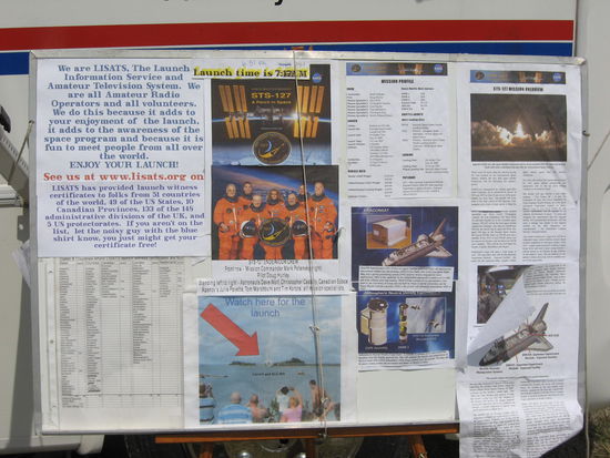 Beschreibung der Space Shuttle Mission an einem Infobus