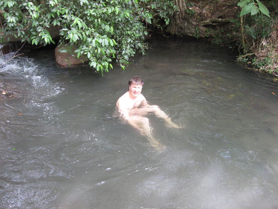 Ich kühle mich erst einmal im Bach ab!