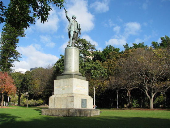 James Cook begrüßte uns in Sydney!