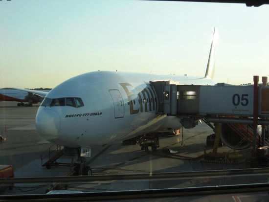 Unsere Emirates Maschine wartet schon in Hamburg auf uns.