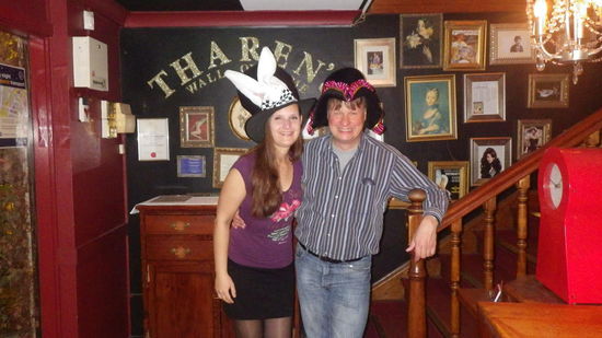 Lustige Hüte im Tharen's Restaurant