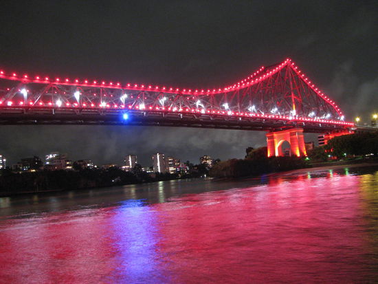 Blick von unserem Zimmer in Brisbane auf die Storybridge