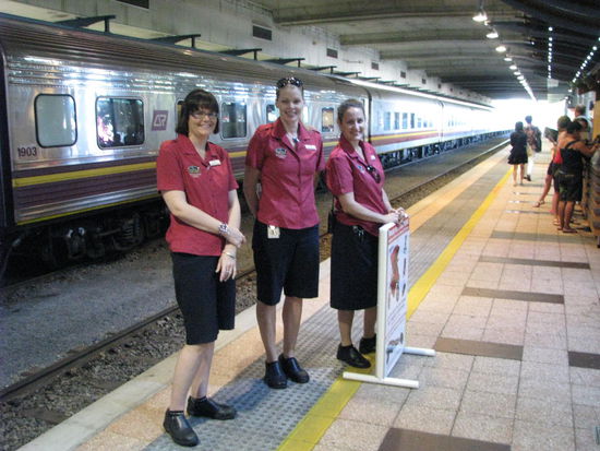 Alle warten auf den Zug