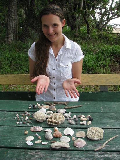 Steffi mit ihrer Muschelausbeute