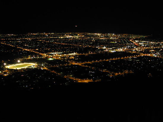 Townsville in der Nacht