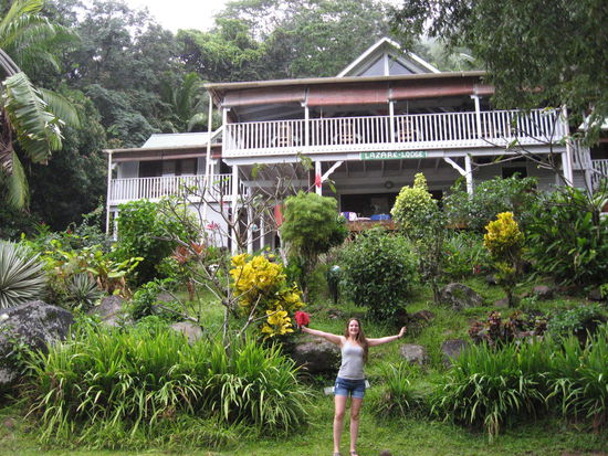 Schade, so schön versteckt  Links ist unser Zimmer.