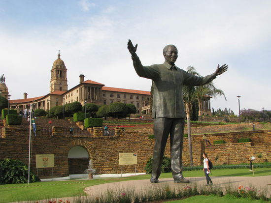 Parlamentsgebäude Pretoria mit Nelson Mandela