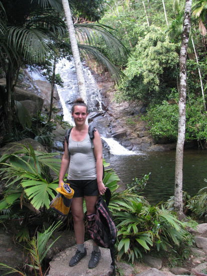 Steffi vor dem Baden im Wasserfall