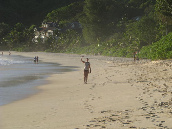 Steffi beim Strandspaziergang, sie konnte immer noch laufen!