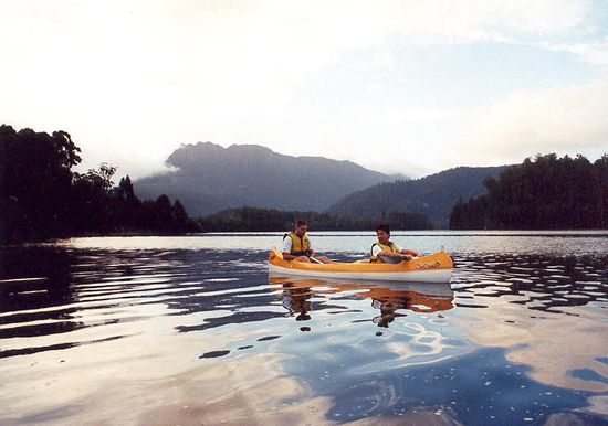 Kanutour Tullah Lake in Tasmanien. Auf der jagt nach dem Schnabeltier!