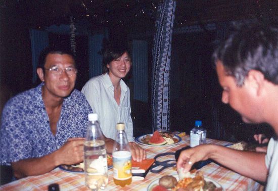 Papa und Tochter aus Kanada beim Abendbrot