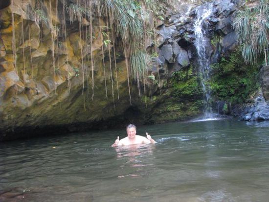 Erfrischendes Bad im Annandale Fall