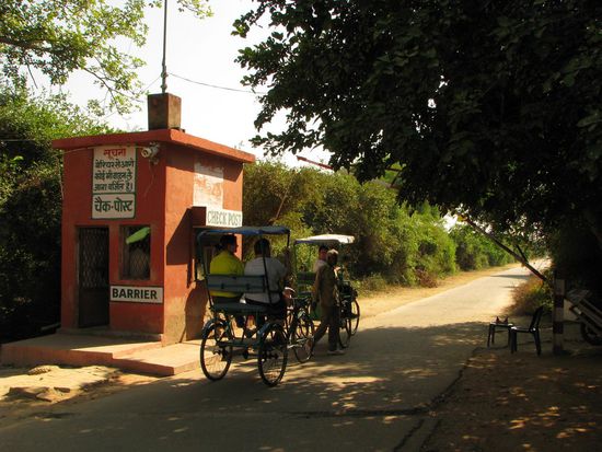 Eingang Keoladeo Nationalpark mit der Rikscha