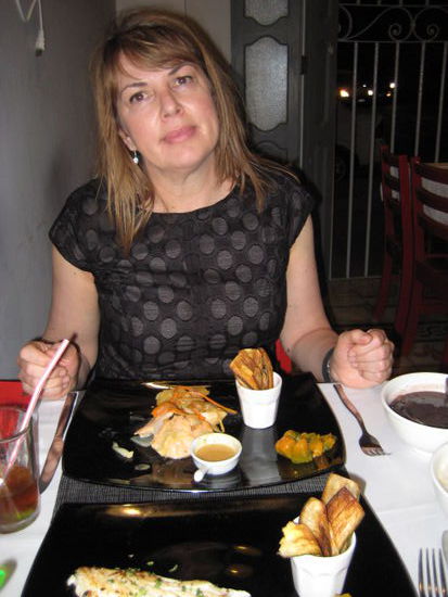 Gutes Restaurant mit Fisch und Huhn