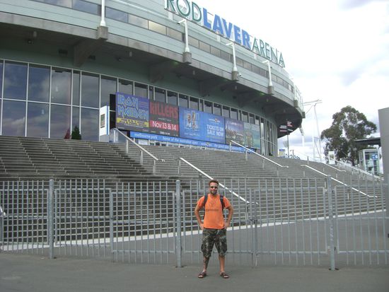Australien Open Stadium - Rod Laver Arena
Extra fuer meinen Bruder Marc hab ich dieses Foto von 2 nixverstehenden Asiaten machen lassen!
Und hab hier Iron Maiden getroffen!